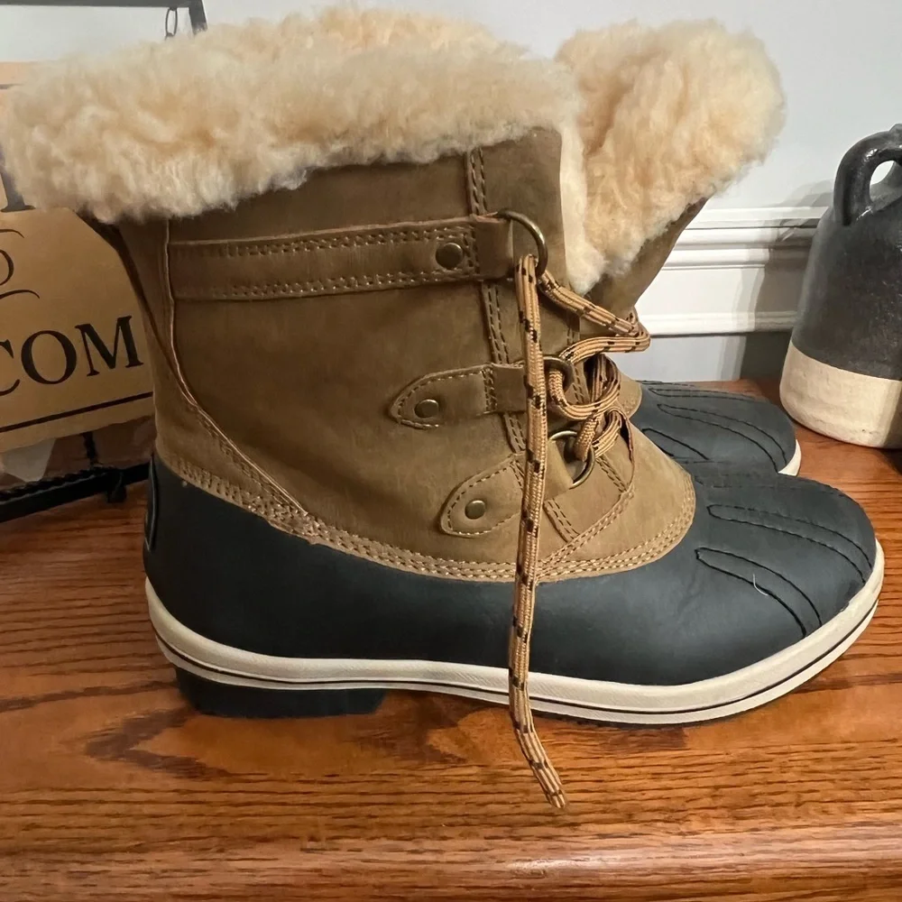 PAWZ -Women's Ginnie Boots Women’s Snowboots. NWOT - Picture 3 of 7